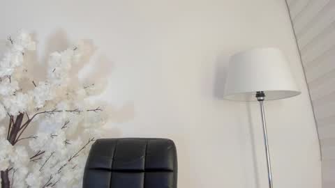 Snapshot of sweetsalice__ chatting on 28, 2, 2025  Alice Woolridge  online show from 28, 2, 2025