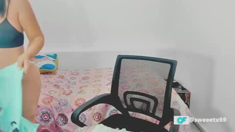 Snapshot of sweetsquirtx23 chatting on 19, 12, 2024 lili online show from 19, 12, 2024