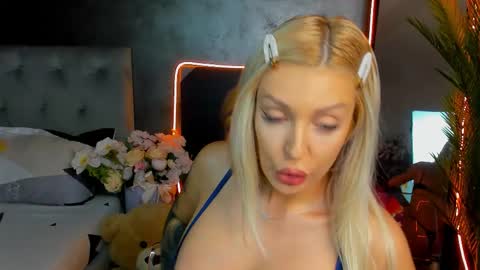 Snapshot of sweettheaa_ chatting on 26, 9, 2025 Jessica online show from 26, 9, 2025