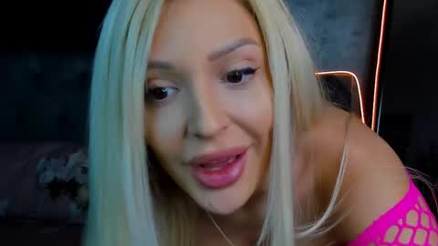 Snapshot of sweettheaa_ chatting on 12, 10, 2025 Jessica online show from 12, 10, 2025