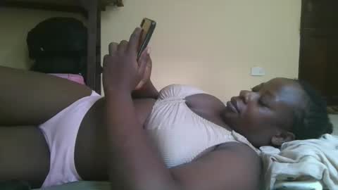 Snapshot of sweetyass25 chatting on 12, 11, 2025 sweetyass25 online show from 12, 11, 2025