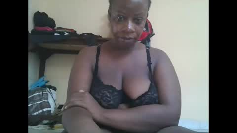 Snapshot of sweetyass25 chatting on 16, 11, 2025 sweetyass25 online show from 16, 11, 2025