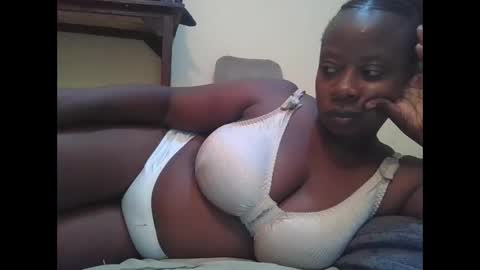 Snapshot of sweetyass25 chatting on 1, 5, 2026 sweetyass25 online show from 1, 5, 2026