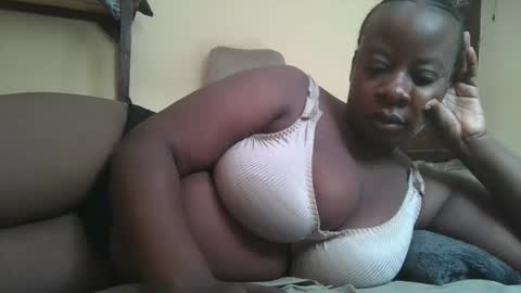 Snapshot of sweetyass25 chatting on 28, 5, 2026 sweetyass25 online show from 28, 5, 2026