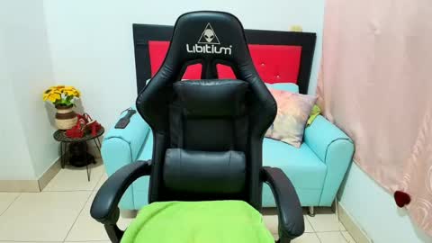 Snapshot of swet_latina18 chatting on 6, 7, 2026 mia online show from 6, 7, 2026