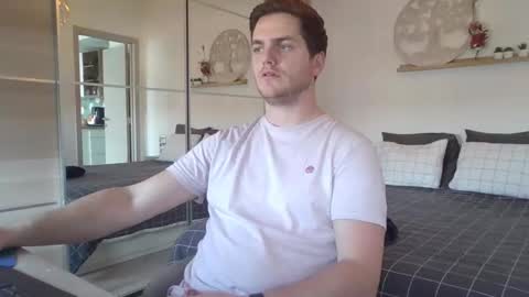 Snapshot of syl092 chatting on 7, 3, 2025 syl092 online show from 7, 3, 2025