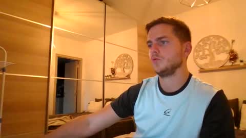 Snapshot of syl092 chatting on 1, 10, 2025 syl092 online show from 1, 10, 2025