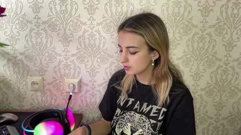 Snapshot of sylviaoris chatting on 1, 6, 2026 Emily online show from 1, 6, 2026
