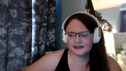 Snapshot of sylviexxxfun chatting on 9, 6, 2026 sylviexxxfun online show from 9, 6, 2026
