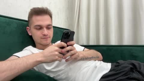 Snapshot of tai_fun chatting on 25, 4, 2026 Alex online show from 25, 4, 2026