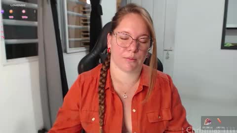 Snapshot of tamy_shine87 chatting on 15, 12, 2025 Im Samy online show from 15, 12, 2025