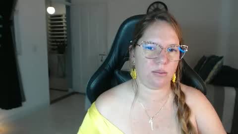 Snapshot of tamy_shine87 chatting on 2, 2, 2026 Im Samy online show from 2, 2, 2026