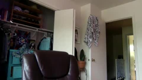Snapshot of tantrichealing chatting on 18, 4, 2026 Dr. Love online show from 18, 4, 2026