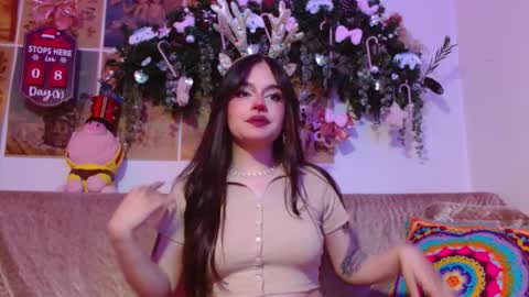 Snapshot of tara_hs chatting on 18, 12, 2025 online show from 18, 12, 2025