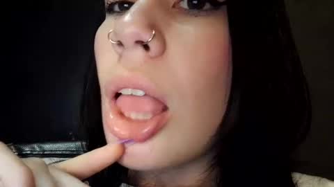 Snapshot of tara_joi chatting on 11, 12, 2024 Tara online show from 11, 12, 2024