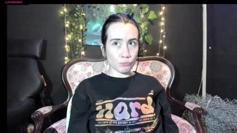 Snapshot of tara_joi chatting on 8, 1, 2025 Tara online show from 8, 1, 2025