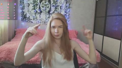 Snapshot of tarantino_girl chatting on 15, 11, 2025 Vetta online show from 15, 11, 2025