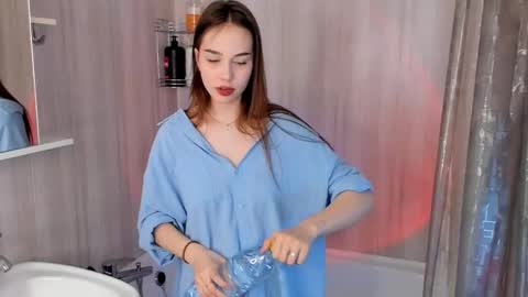 Snapshot of tate_angel chatting on 2, 3, 2025 Tate online show from 2, 3, 2025