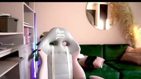 Nathalie Hardy  online show from 2, 2, 2026