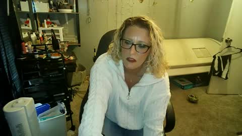 Lisa Lovely online show from 13, 2, 2025
