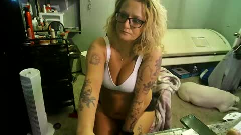 Lisa Lovely online show from 17, 2, 2025