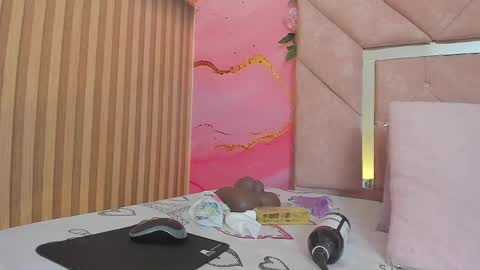 Snapshot of taylor__cooper_ chatting on 25, 4, 2026 Sarah online show from 25, 4, 2026