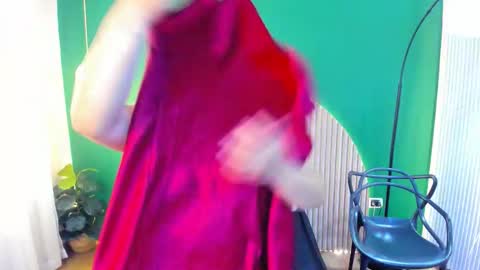 Taylor Bennet online show from 15, 11, 2025