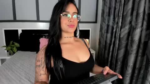 Snapshot of taylor_walton__ chatting on 5, 5, 2026 Vale online show from 5, 5, 2026