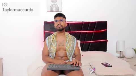 taylormaccurdy_ online show from 20, 12, 2025