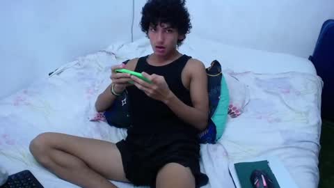 Snapshot of tayronx33 chatting on 15, 12, 2024 Tayron online show from 15, 12, 2024