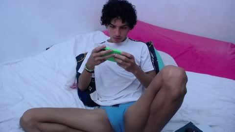 Snapshot of tayronx33 chatting on 17, 12, 2024 Tayron online show from 17, 12, 2024