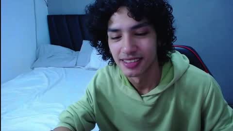 Snapshot of tayronx33 chatting on 24, 9, 2025 Tayron online show from 24, 9, 2025