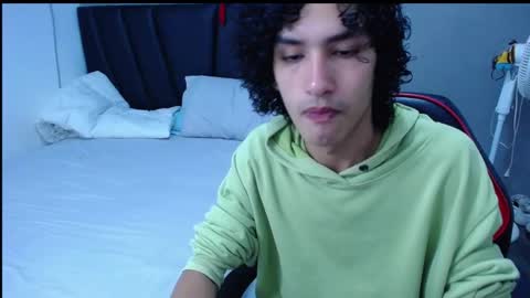 Snapshot of tayronx33 chatting on 18, 10, 2025 Tayron online show from 18, 10, 2025