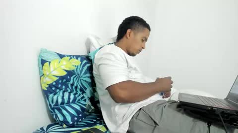 Snapshot of taysonysasha chatting on 2, 2, 2026 ask for cum online show from 2, 2, 2026