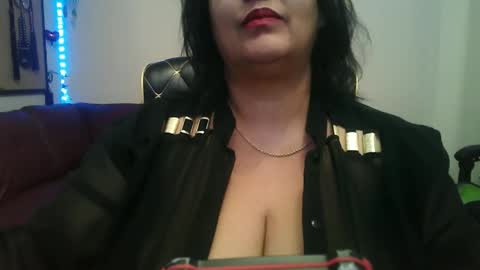 Snapshot of tease_artist chatting on 21, 4, 2026 Reina online show from 21, 4, 2026