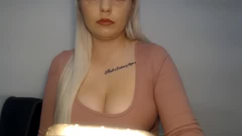 Teeyara  online show from 15, 11, 2025