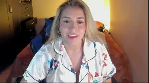 Snapshot of temptationsweet__ chatting on 28, 4, 2026 Sara online show from 28, 4, 2026
