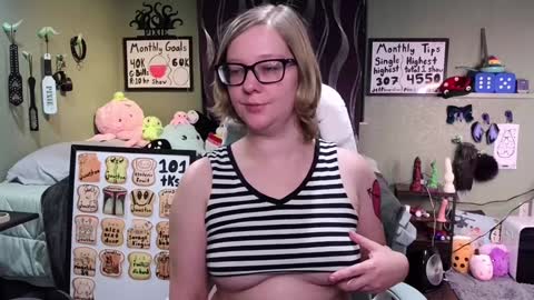 Pixie and Tentacle Overlord online show from 21, 1, 2025