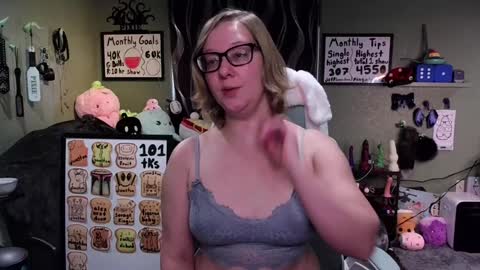 Pixie and Tentacle Overlord online show from 22, 1, 2025