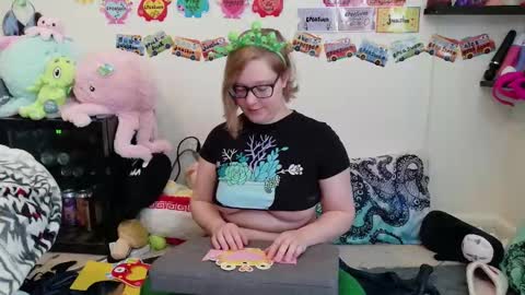 Pixie and Tentacle Overlord online show from 25, 2, 2026