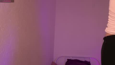 Snapshot of tender_babyy chatting on 30, 9, 2025 Sexy girl Li online show from 30, 9, 2025