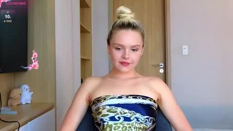 Snapshot of tenderlovesss chatting on 15, 5, 2026 Amanda and Kenny online show from 15, 5, 2026
