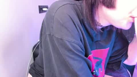 Snapshot of tenebrise chatting on 20, 4, 2026 Kira online show from 20, 4, 2026