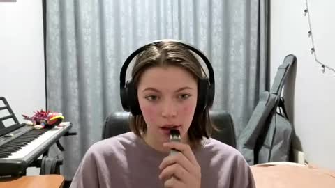 Snapshot of terranaufzinger chatting on 20, 4, 2026 Anny Simpson online show from 20, 4, 2026