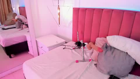 Snapshot of tessa_sinclaire chatting on 24, 4, 2026 TERESA online show from 24, 4, 2026