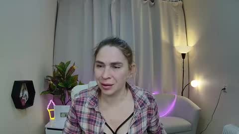 Snapshot of tessadaybreak chatting on 1, 5, 2026 tessadaybreak online show from 1, 5, 2026