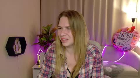Snapshot of tessadaybreak chatting on 25, 5, 2026 tessadaybreak online show from 25, 5, 2026