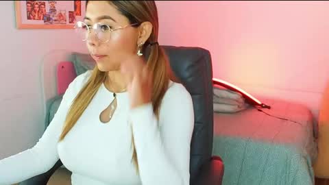 Snapshot of texas_curvykitten chatting on 27, 4, 2026 texas_curvykitten online show from 27, 4, 2026