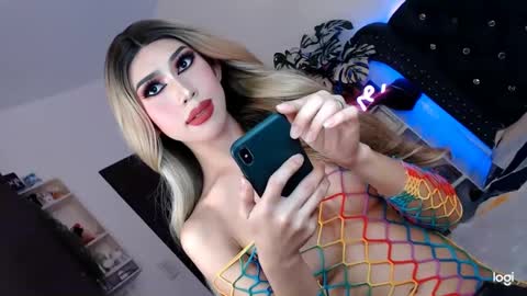 Itsme tgirlAdele online show from 5, 3, 2025