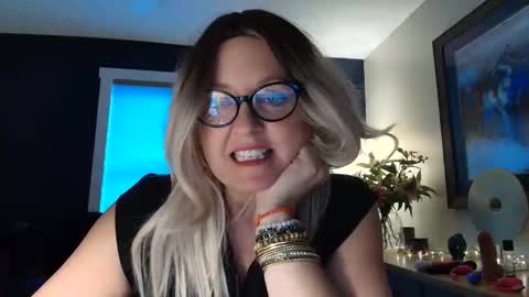Thaleia Quinn online show from 14, 10, 2025